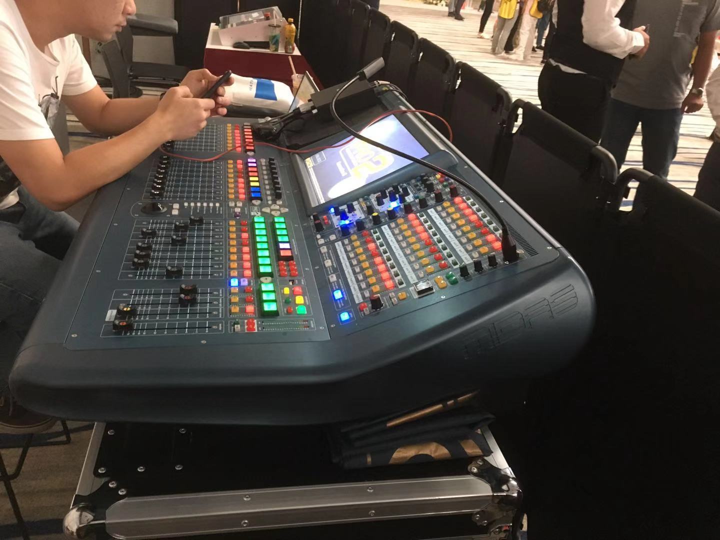 搖臂,活動(dòng)開(kāi)始,現(xiàn)場(chǎng)準(zhǔn)備